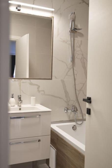 אורדאה Eliza'S Apartment By Oasis Homes מראה חיצוני תמונה